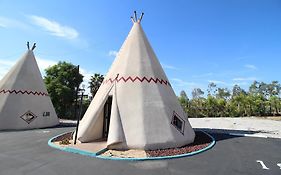 Wigwam Motel  2*